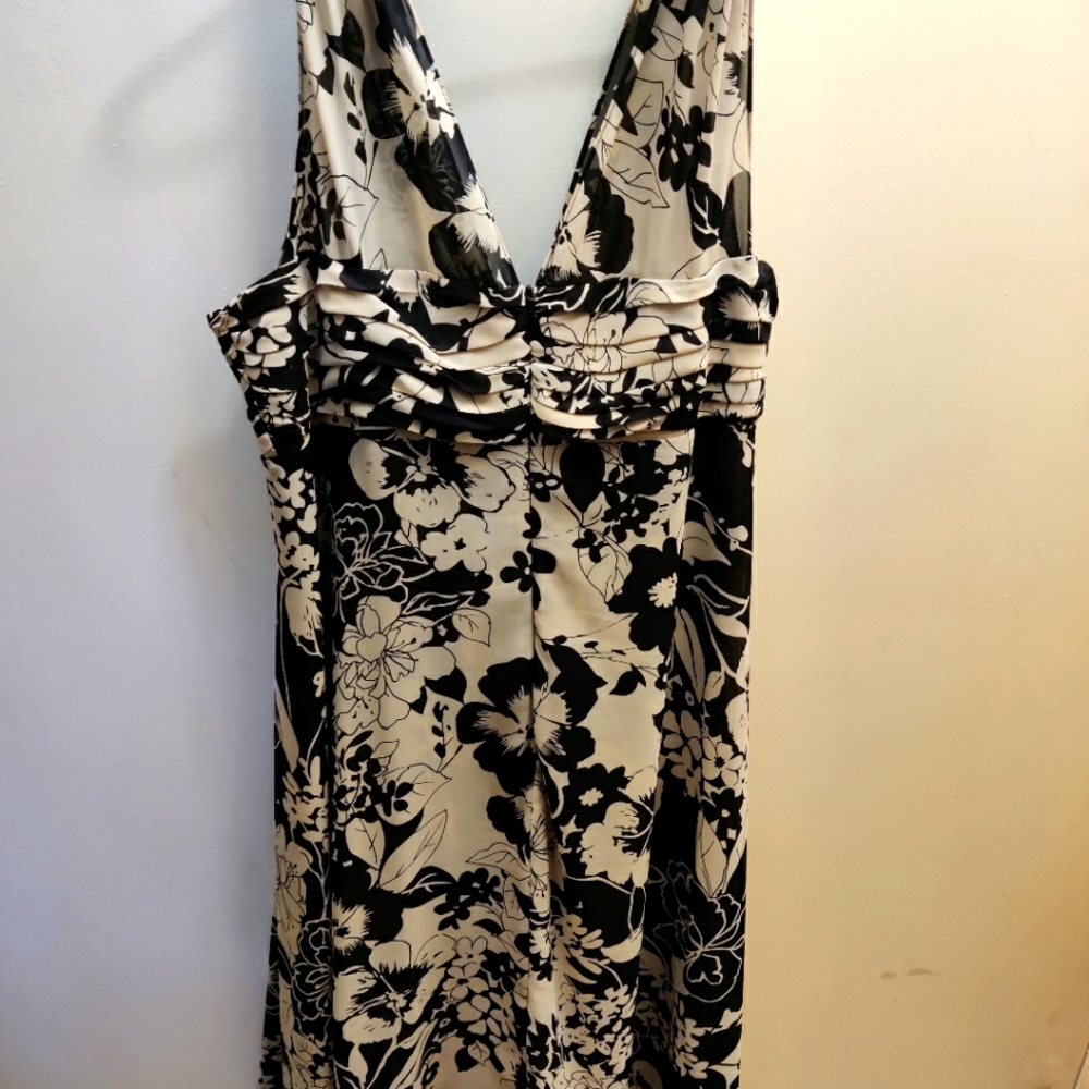 Flowered flowing party dress